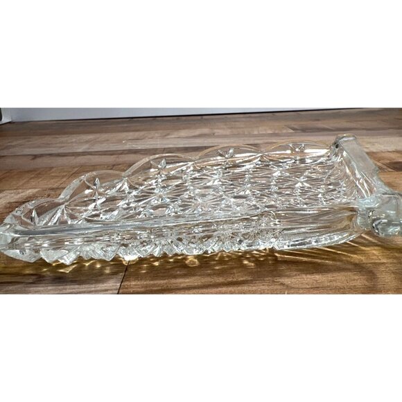 Avon Clear Glass Fan-Shaped Decorative Dish With Intricate Diamond Pattern - Picture 3 of 5